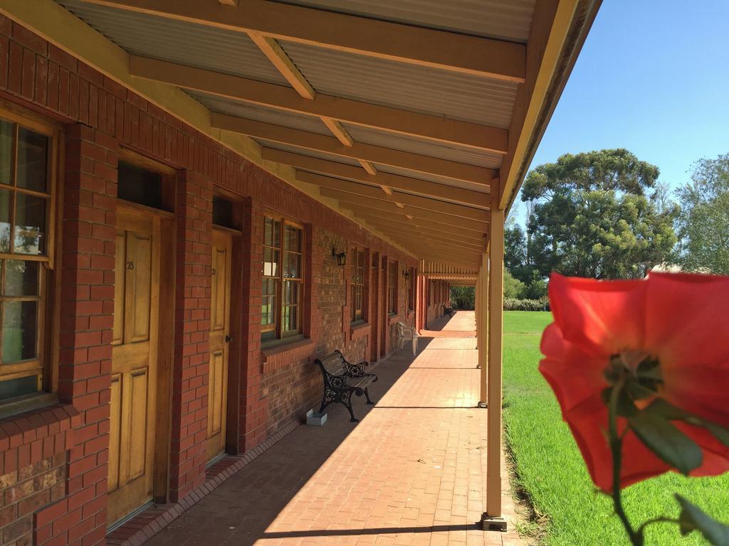 Coonawarra Place Motor Inn Buitenkant foto