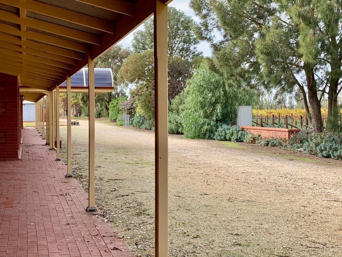 Coonawarra Place Motor Inn Buitenkant foto